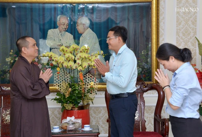 Thượng tọa Thích Tâm Hải chúc Tết tại Ủy ban MTTQVN TP.HCM