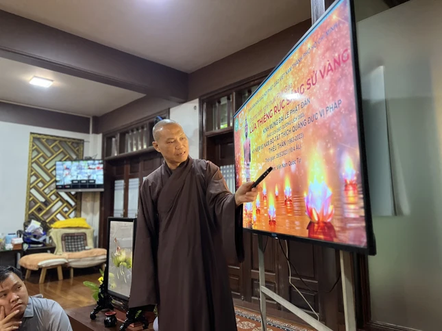 Thượng tọa Thích Trí Chơn chủ trì phiên họp