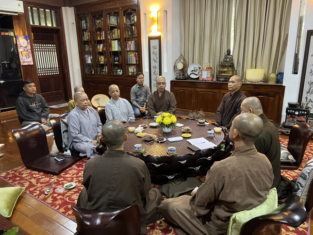 Quang cảnh phiên họp