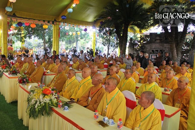 Chư Tăng tham dự lễ khai mạc