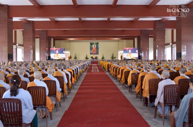 Giảng đường lớn ở tầng trệt chánh điện Học viện Phật giáo VN tại TP.HCM