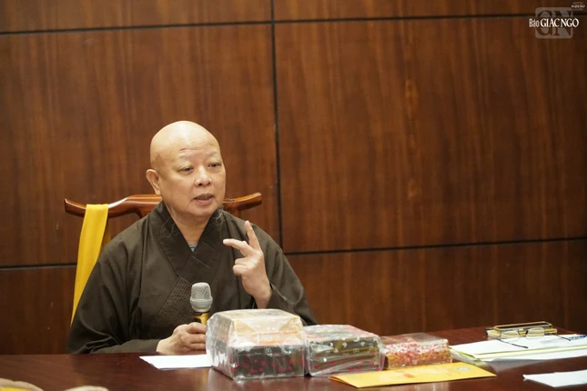 Hòa thượng Thích Lệ Trang chủ trì buổi họp