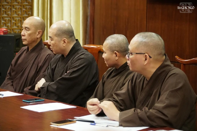 Thượng tọa Thích Quảng Chơn, Phó Trưởng Thường trực Ban Nghi lễ T.Ư và các thành viên