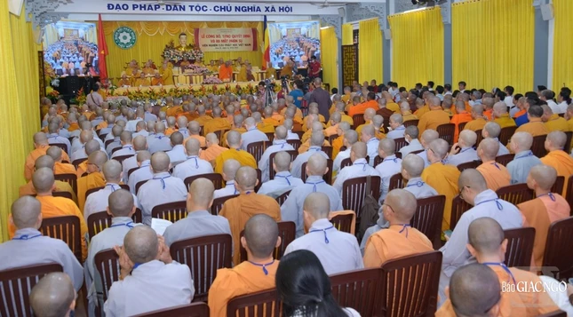 Đông đảo Tăng Ni, Phật tử tham dự buổi lễ