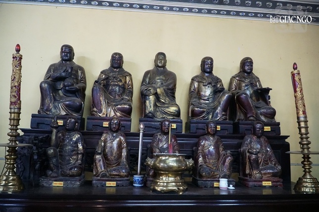 Bộ tượng La-hán toát lên dáng vẻ uy nghiêm