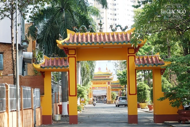 Tổ đình Giác Lâm mỗi năm đón hàng ngàn du khách trong và ngoài nước đến tham quan