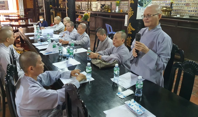 Ni trưởng Thích nữ Như Diệu đóng góp ý kiến
