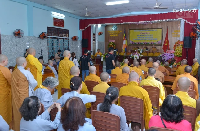 Quang cảnh buổi lễ bổ nhiệm trụ trì các chùa, tự viện tại H.Hóc Môn vào sáng nay, 12-5