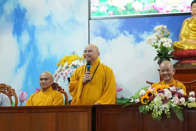 Đại đức Thích Lệ Ngôn chia sẻ trong nội dung giao lưu