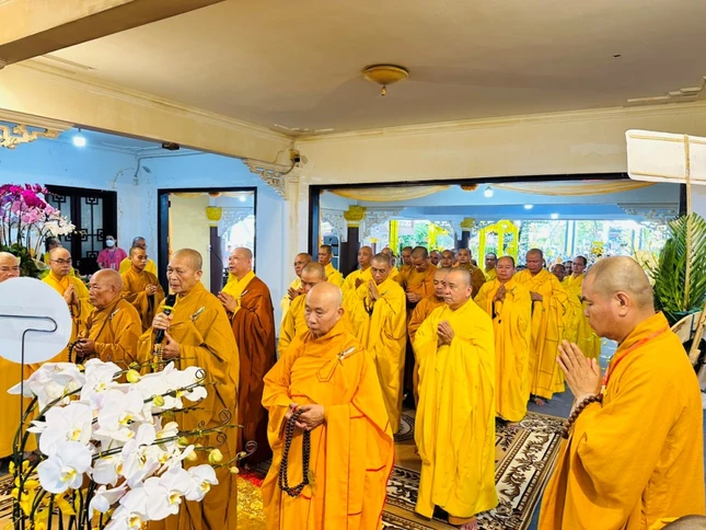 Trưởng lão Hòa thượng Thích Thiện Thành, Trưởng môn phái Hòa An chia sẻ kỷ niệm và sách tấn môn đồ đệ tử của cố Hòa thượng