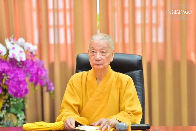 Trưởng lão Hòa thượng Thích Trí Quảng, Viện trưởng Học viện Phật giáo VN tại TP.HCM chủ trì phiên họp