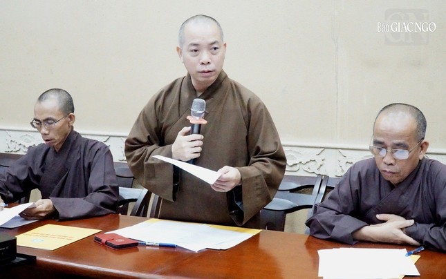 Thượng tọa Thích Quang Thạnh báo cáo về kế hoạch tuyển sinh cử nhân Phật học khóa XVII