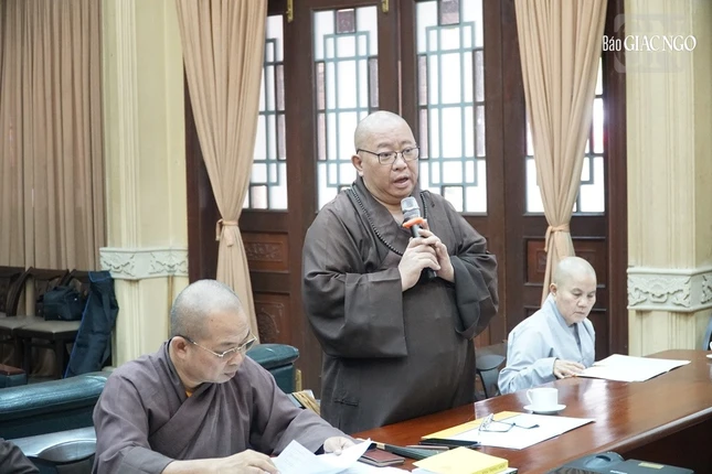 Thượng tọa Thích Đồng Văn báo cáo công tác của Phòng Sau đại học Thượng tọa Thích Đồng Văn báo cáo công tác của Phòng Sau đại học