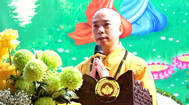 Thượng tọa Thích Quang Thạnh tuyên đọc Thông điệp Đại lễ Phật đản Phật lịch 2567 của Đức Pháp chủ GHPGVN