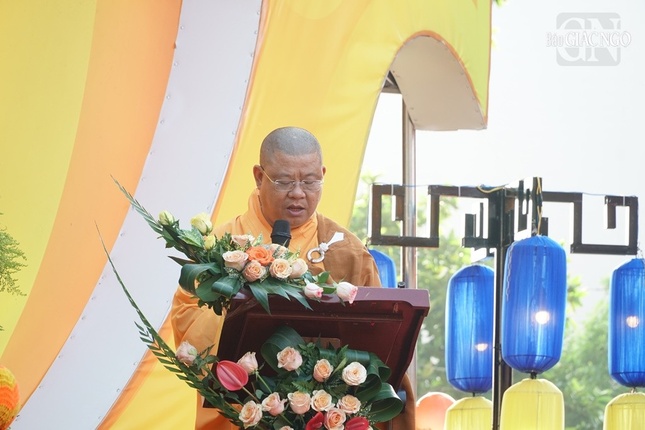 Thượng tọa Thích MInh Thanh đọc Diễn văn Phật đản