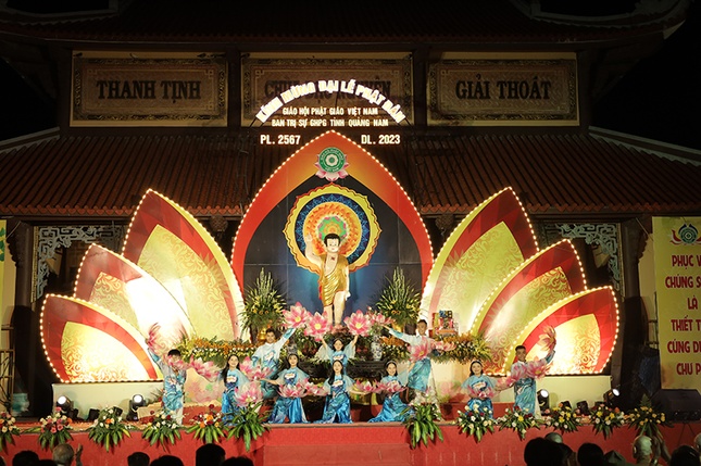 Văn nghệ cúng dường