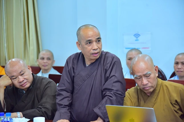 Thượng tọa Thích Viên Trí, Phó Viện trưởng kiêm Trưởng khoa Triết học Phật giáo phát biểu Thượng tọa Thích Viên Trí, Phó Viện trưởng kiêm Trưởng khoa Triết học Phật giáo phát biểu