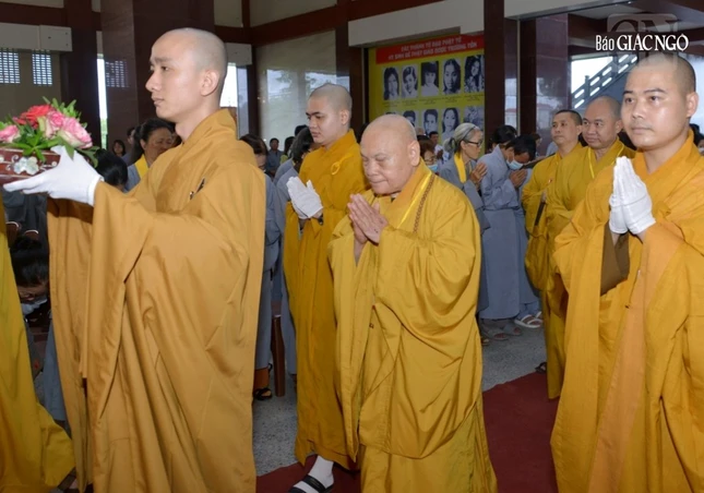 Hoà thượng Chủ tịch Hội đồng Trị sự quang lâm tham dự Hoà thượng Chủ tịch Hội đồng Trị sự quang lâm tham dự