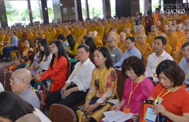 Các nhà học giả, nhà nghiên cứu tham dự phiên khai mạc Các nhà học giả, nhà nghiên cứu tham dự phiên khai mạc