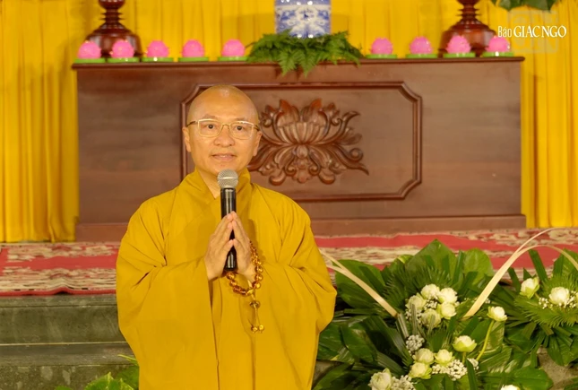 Thượng tọa Thích Nhật Từ phát biểu khai mạc