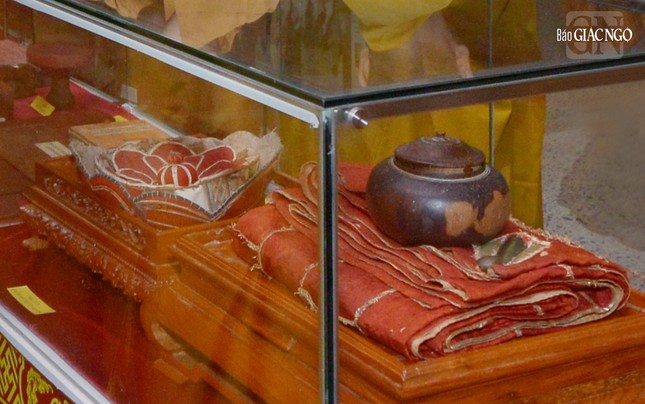 Những di vật của Bồ-tát Thích Quảng Đức sử dụng lúc sinh tiền còn lưu giữ được trưng bày tại triển lãm