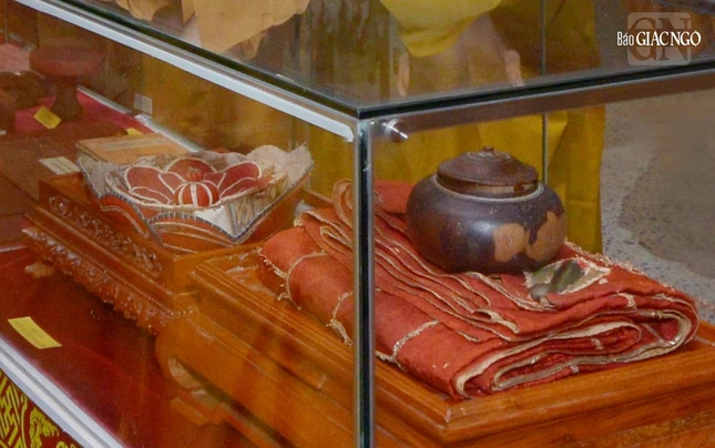 Những di vật của Bồ-tát Thích Quảng Đức sử dụng lúc sinh tiền còn lưu giữ được trưng bày tại triển lãm