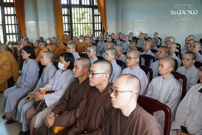 Tăng, Ni sinh và Phật tử tham dự tại các hội thảo nhóm chuyên đề Tăng, Ni sinh và Phật tử tham dự tại các hội thảo nhóm chuyên đề