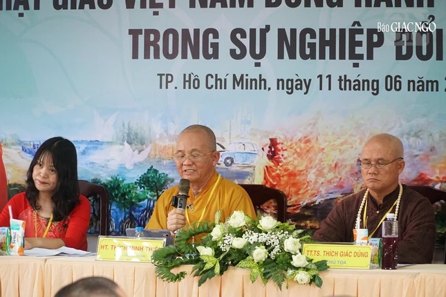 Hòa thượng Thích Minh Thiện, Trưởng ban Trị sự GHPGVN tỉnh Long An trình bày tham luận trong phiên hội thảo nhóm chuyên đề Hòa thượng Thích Minh Thiện, Trưởng ban Trị sự GHPGVN tỉnh Long An trình bày tham luận trong phiên hội thảo nhóm chuyên đề