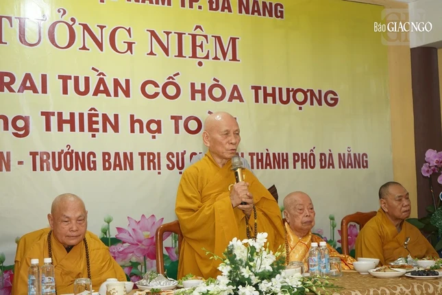 Trưởng lão Hòa thượng Thích Giác Quang ban đạo từ
