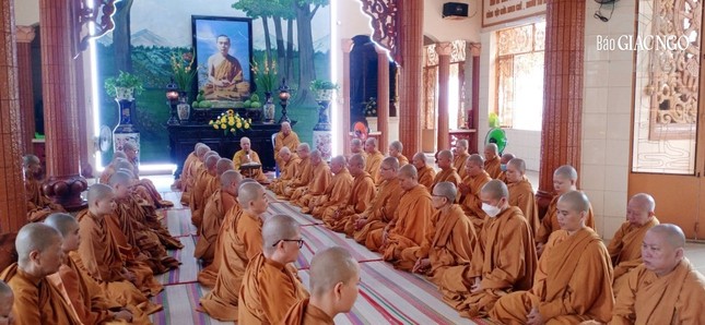 Thời khóa buổi chiều bắt đầu vào lúc 14 giờ Thời khóa buổi chiều bắt đầu vào lúc 14 giờ