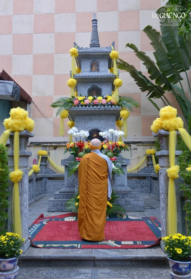 Bảo tháp nơi lưu giữ xá-lợi của Ni trưởng tại Quan Âm tu viện