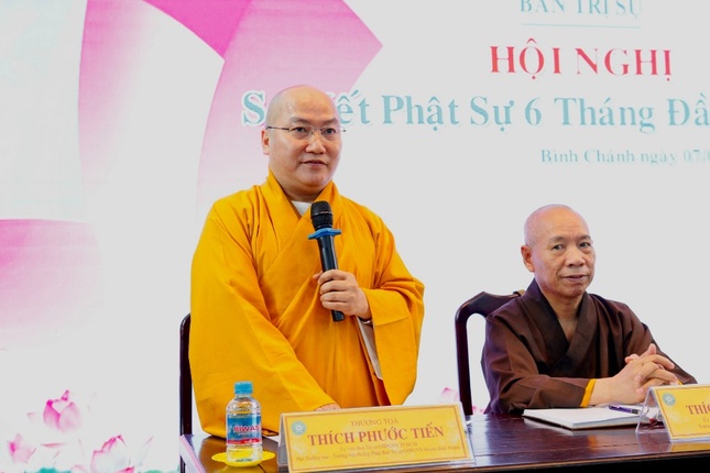 Thượng tọa Thích Phước Tiến, Phó ban Trị sự Phật giáo huyện đề xuất tổ chức hoạt động tại các đạo tràng