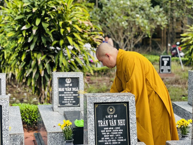 Người nằm xuống cho đất nước tự do, nhân dân hạnh phúc