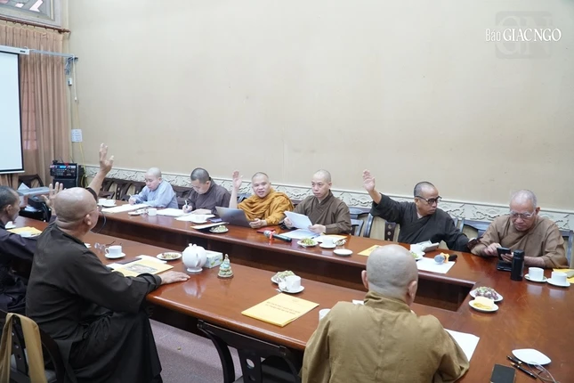 Chư tôn đức biểu quyết việc linh động thời gian học tập tại thư viện dành cho sinh viên