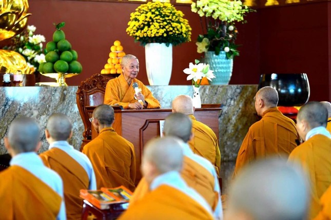 Đức Pháp chủ tán dương tinh thần tu học của Tăng, Ni sinh tại Học viện