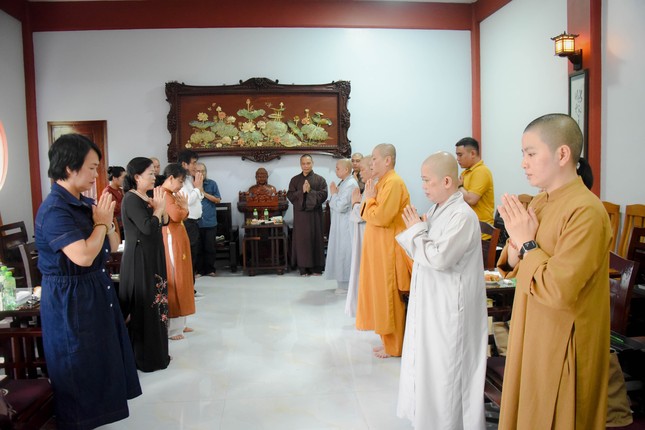 Niệm Phật cầu gia hộ trước khi bắt đầu phiên họp Niệm Phật cầu gia hộ trước khi bắt đầu phiên họp