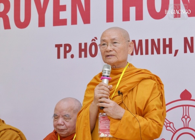 Trưởng lão Hòa thượng Viên Minh ban đạo từ