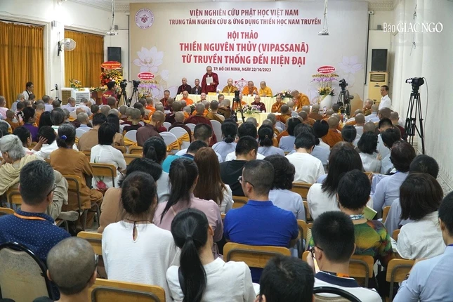 Quang cảnh phiên bế mạc hội thảo