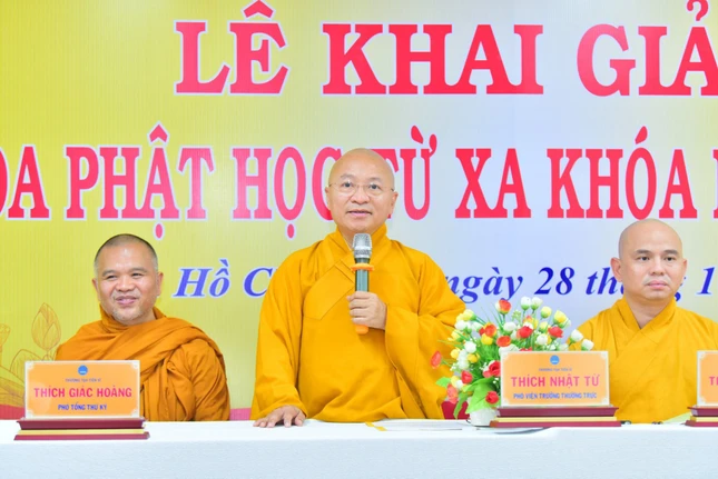 Thượng tọa Thích Nhật Từ phát biểu chỉ đạo