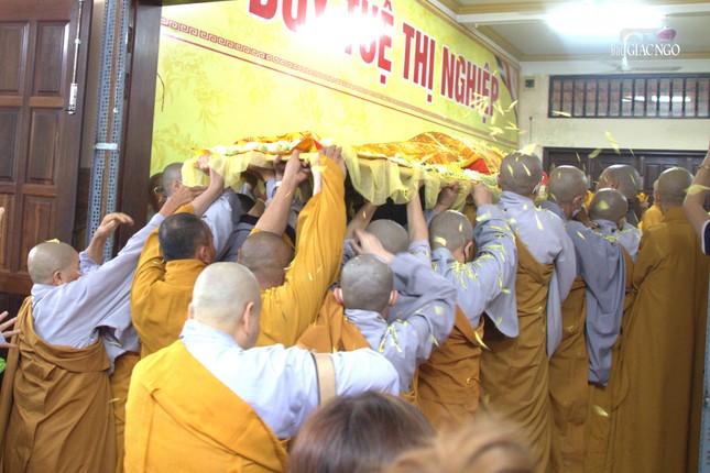 Từ Hạnh từ nay vắng bóng người