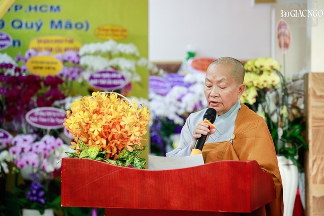 Ni trưởng Thích nữ Viên Giác tuyên đọc tiểu sử