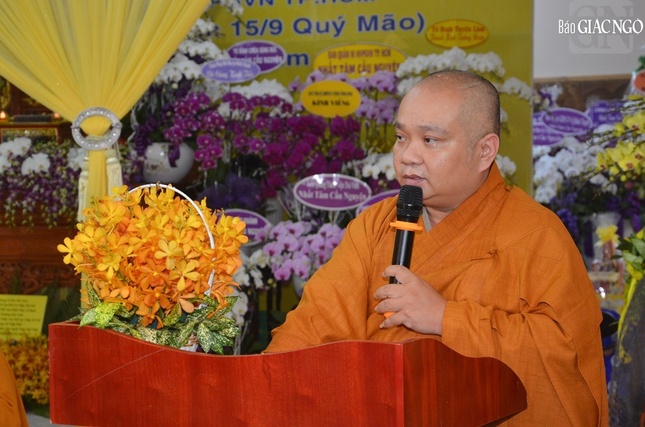 Thượng tọa Thích Trung Nguyện đọc quyết định truy phong giáo phẩm Ni trưởng cho cố Ni sư Thích nữ Như Diệu