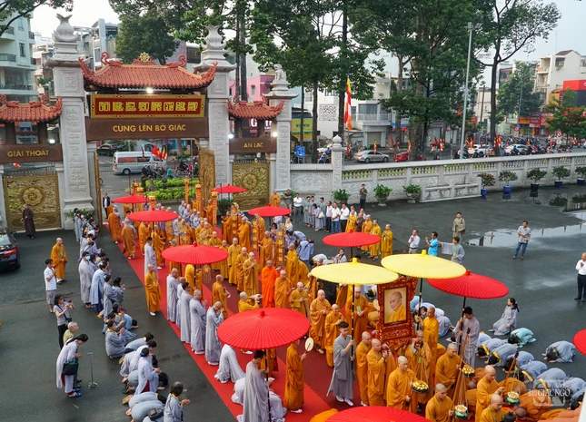 Thành kính đảnh lễ