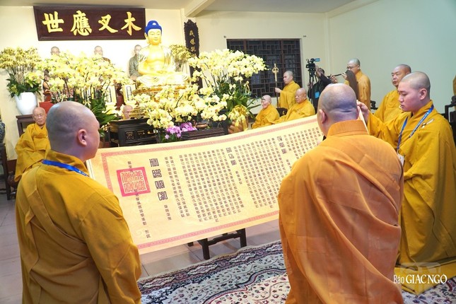 Chư tôn đức Ban Điển lễ tác bạch cung an chức sự