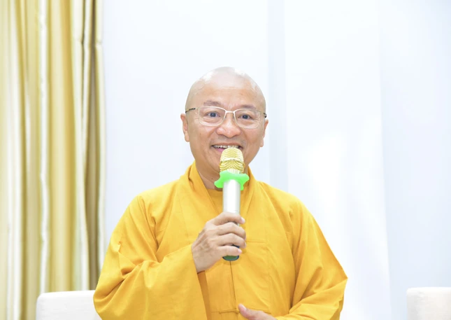 Thượng tọa Thích Nhật Từ phát biểu