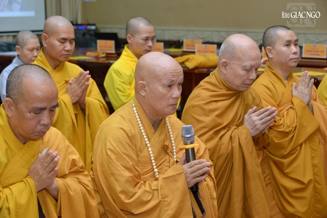 Thượng tọa Thích Giác Dũng tác bạch khánh tuế