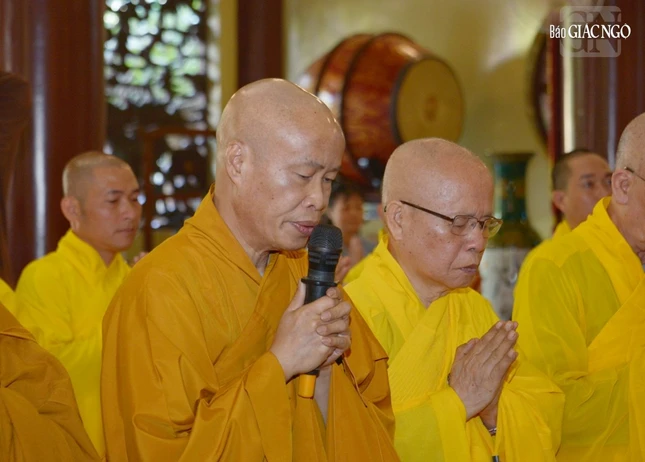 Thượng tọa Thích Tâm Minh, trụ trì thiền viện Vạn Hạnh dâng lời khánh tuế Đức Pháp chủ GHPGVN