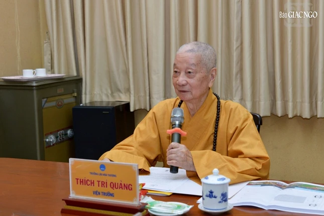 Đại lão Hòa thượng Viện trưởng chỉ đạo các công việc của học viện