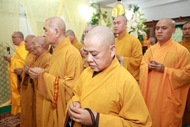 Hộ niệm trợ tiến Giác linh Ni trưởng cao đăng Phật quốc Hộ niệm trợ tiến Giác linh Ni trưởng cao đăng Phật quốc