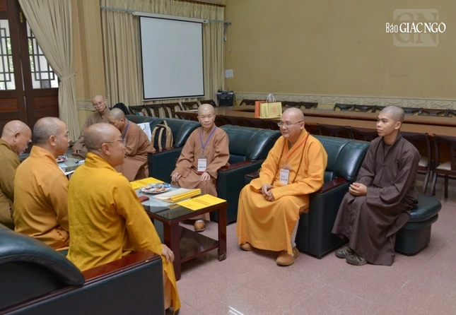 Hội đồng Điều hành Học viện và Phật học viện Viên Quang trao đổi trước ký kết
